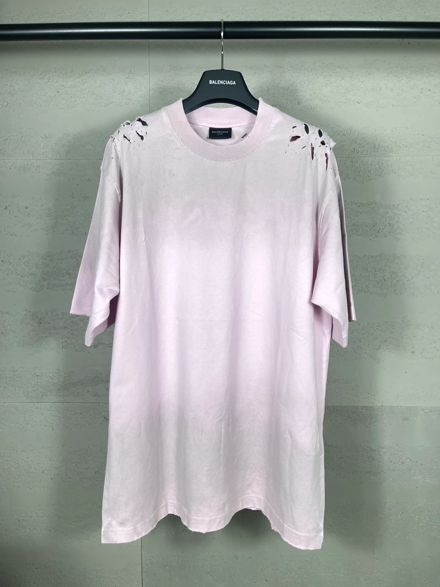 （Pink ） 【 . Quality】BALENCI*GA/ . LOGO Series New Arrival T #2024New Arrival ， LOGO ， 。Pink 。 ‼️ ， ， #2024 ZP 、 260 ， . ， 。 。Classic LOGO 。 ， 。 , OS . Same Style ：BL 223358 ：Black.Pink Size：XS L